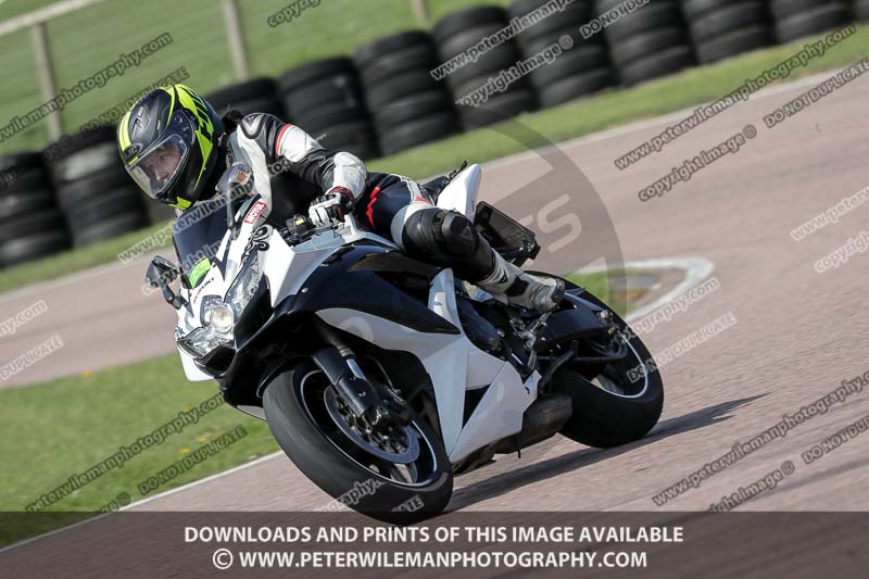 cadwell park;cadwell park photographs;cadwell trackday photographs;enduro digital images;event digital images;eventdigitalimages;peter wileman photography;racing digital images;trackday digital images;trackday photos