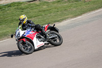 cadwell-park;cadwell-park-photographs;cadwell-trackday-photographs;enduro-digital-images;event-digital-images;eventdigitalimages;peter-wileman-photography;racing-digital-images;trackday-digital-images;trackday-photos