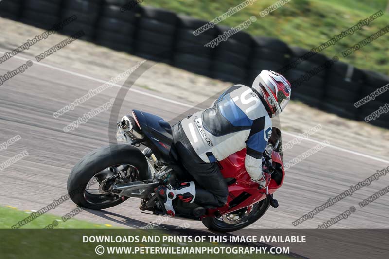 cadwell park;cadwell park photographs;cadwell trackday photographs;enduro digital images;event digital images;eventdigitalimages;peter wileman photography;racing digital images;trackday digital images;trackday photos
