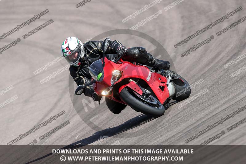 cadwell park;cadwell park photographs;cadwell trackday photographs;enduro digital images;event digital images;eventdigitalimages;peter wileman photography;racing digital images;trackday digital images;trackday photos
