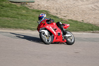 cadwell-park;cadwell-park-photographs;cadwell-trackday-photographs;enduro-digital-images;event-digital-images;eventdigitalimages;peter-wileman-photography;racing-digital-images;trackday-digital-images;trackday-photos