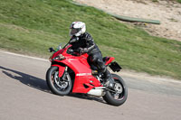 cadwell-park;cadwell-park-photographs;cadwell-trackday-photographs;enduro-digital-images;event-digital-images;eventdigitalimages;peter-wileman-photography;racing-digital-images;trackday-digital-images;trackday-photos