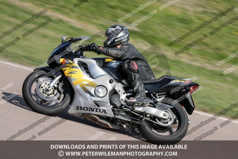 cadwell park;cadwell park photographs;cadwell trackday photographs;enduro digital images;event digital images;eventdigitalimages;peter wileman photography;racing digital images;trackday digital images;trackday photos