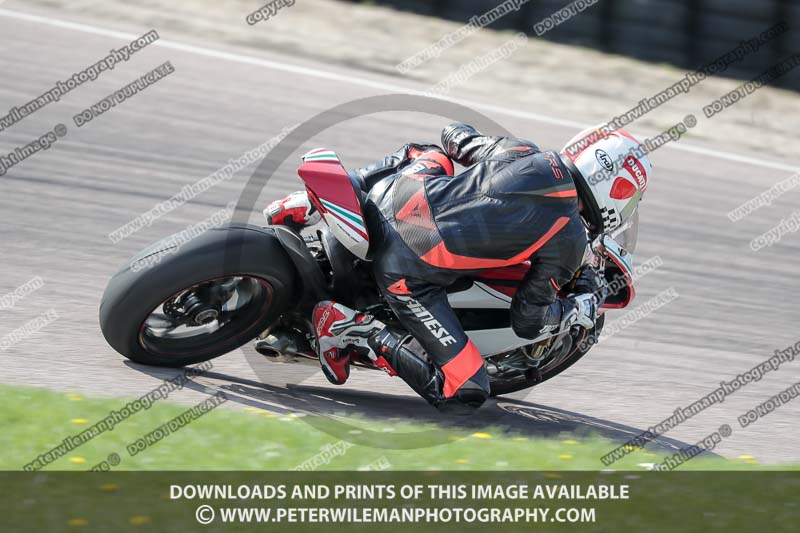 cadwell park;cadwell park photographs;cadwell trackday photographs;enduro digital images;event digital images;eventdigitalimages;peter wileman photography;racing digital images;trackday digital images;trackday photos