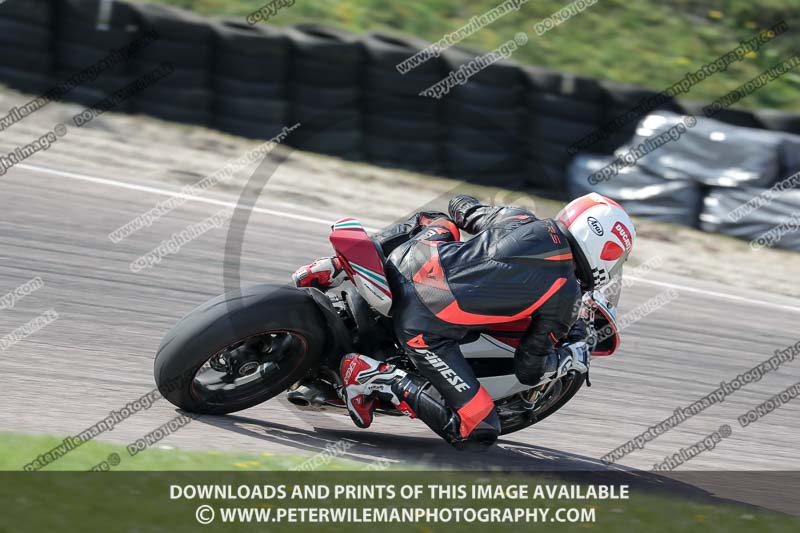 cadwell park;cadwell park photographs;cadwell trackday photographs;enduro digital images;event digital images;eventdigitalimages;peter wileman photography;racing digital images;trackday digital images;trackday photos