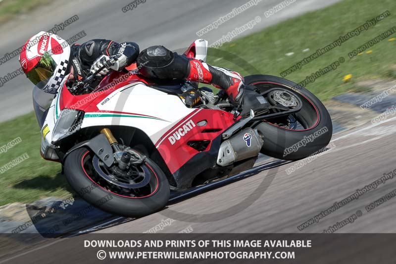 cadwell park;cadwell park photographs;cadwell trackday photographs;enduro digital images;event digital images;eventdigitalimages;peter wileman photography;racing digital images;trackday digital images;trackday photos