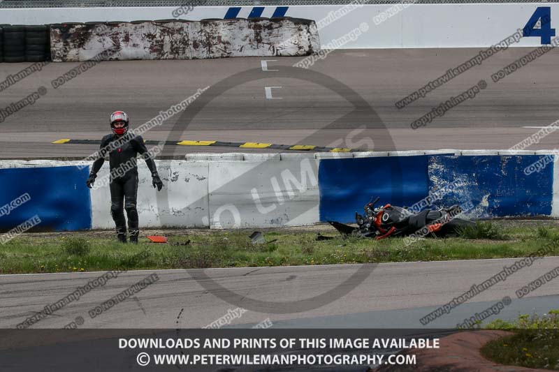 Rockingham no limits trackday;enduro digital images;event digital images;eventdigitalimages;no limits trackdays;peter wileman photography;racing digital images;rockingham raceway northamptonshire;rockingham trackday photographs;trackday digital images;trackday photos