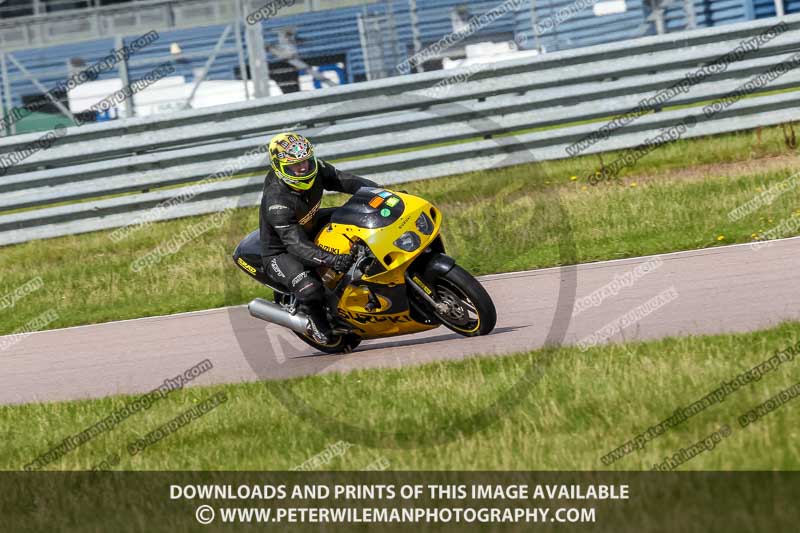 Rockingham no limits trackday;enduro digital images;event digital images;eventdigitalimages;no limits trackdays;peter wileman photography;racing digital images;rockingham raceway northamptonshire;rockingham trackday photographs;trackday digital images;trackday photos