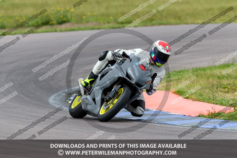 Rockingham no limits trackday;donington no limits trackday;donington park photographs;donington trackday photographs;enduro digital images;event digital images;eventdigitalimages;no limits trackdays;peter wileman photography;racing digital images;rockingham raceway northamptonshire;rockingham trackday photographs;trackday digital images;trackday photos