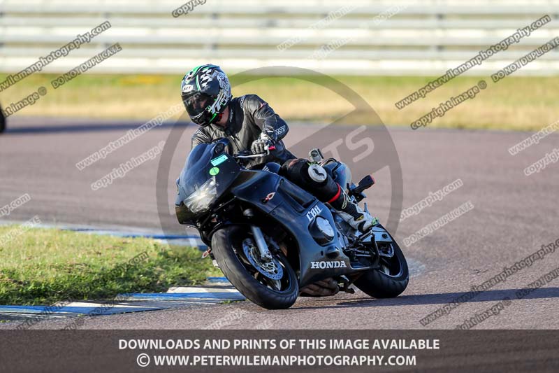 Rockingham no limits trackday;enduro digital images;event digital images;eventdigitalimages;no limits trackdays;peter wileman photography;racing digital images;rockingham raceway northamptonshire;rockingham trackday photographs;trackday digital images;trackday photos