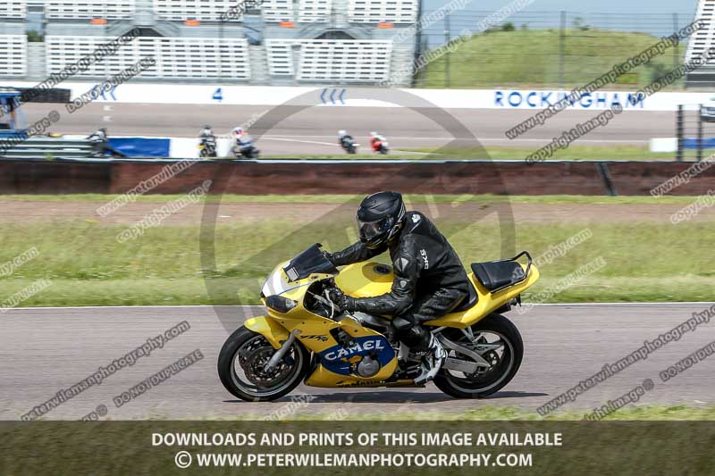 Rockingham no limits trackday;enduro digital images;event digital images;eventdigitalimages;no limits trackdays;peter wileman photography;racing digital images;rockingham raceway northamptonshire;rockingham trackday photographs;trackday digital images;trackday photos