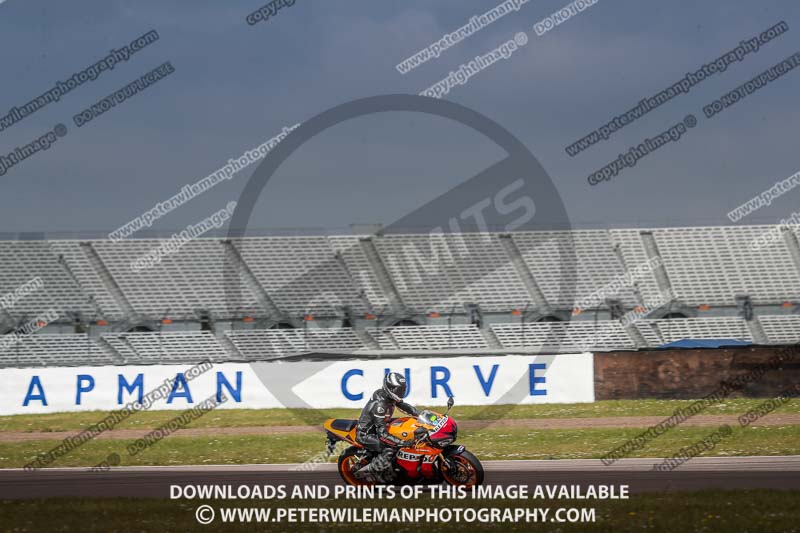 Rockingham no limits trackday;enduro digital images;event digital images;eventdigitalimages;no limits trackdays;peter wileman photography;racing digital images;rockingham raceway northamptonshire;rockingham trackday photographs;trackday digital images;trackday photos