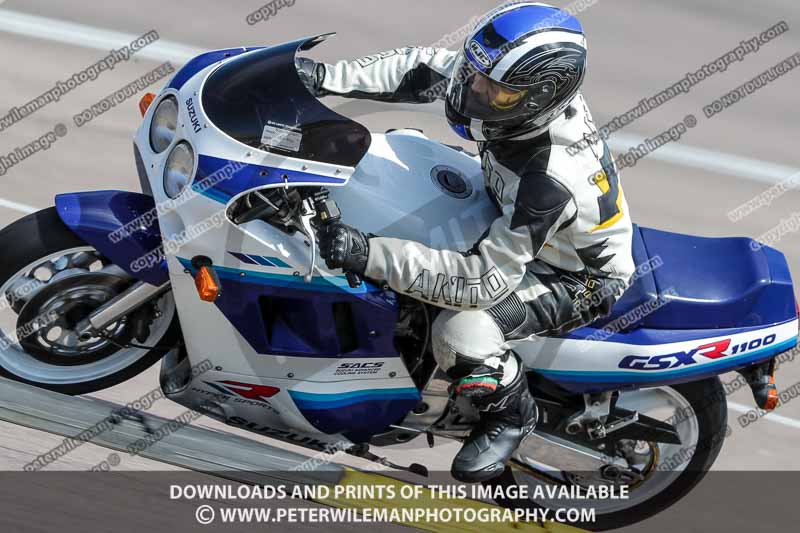 Rockingham no limits trackday;enduro digital images;event digital images;eventdigitalimages;no limits trackdays;peter wileman photography;racing digital images;rockingham raceway northamptonshire;rockingham trackday photographs;trackday digital images;trackday photos