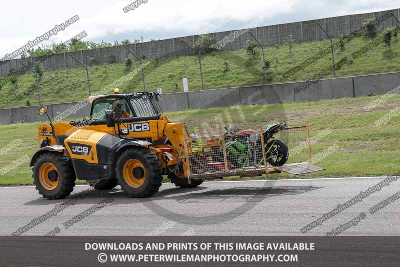 Rockingham no limits trackday;enduro digital images;event digital images;eventdigitalimages;no limits trackdays;peter wileman photography;racing digital images;rockingham raceway northamptonshire;rockingham trackday photographs;trackday digital images;trackday photos