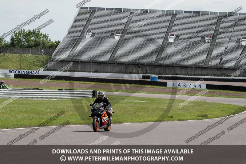 Rockingham no limits trackday;enduro digital images;event digital images;eventdigitalimages;no limits trackdays;peter wileman photography;racing digital images;rockingham raceway northamptonshire;rockingham trackday photographs;trackday digital images;trackday photos