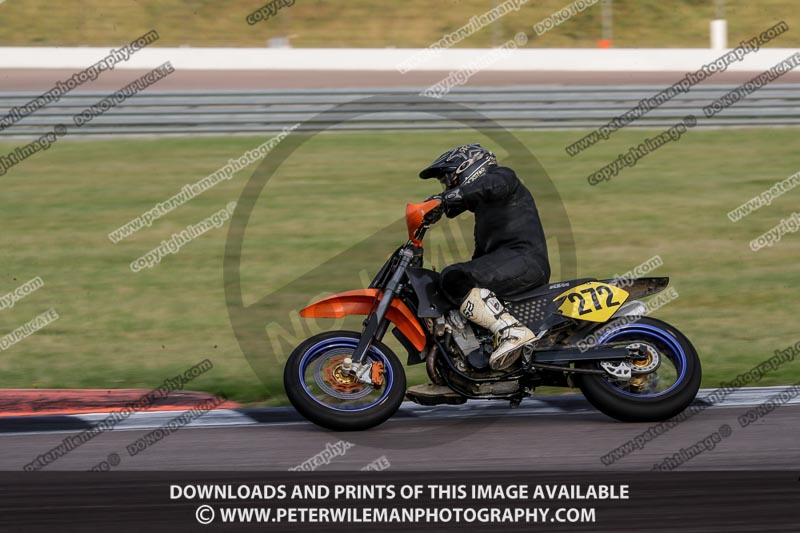 Rockingham no limits trackday;enduro digital images;event digital images;eventdigitalimages;no limits trackdays;peter wileman photography;racing digital images;rockingham raceway northamptonshire;rockingham trackday photographs;trackday digital images;trackday photos