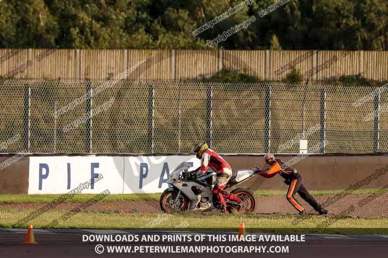 Rockingham no limits trackday;enduro digital images;event digital images;eventdigitalimages;no limits trackdays;peter wileman photography;racing digital images;rockingham raceway northamptonshire;rockingham trackday photographs;trackday digital images;trackday photos