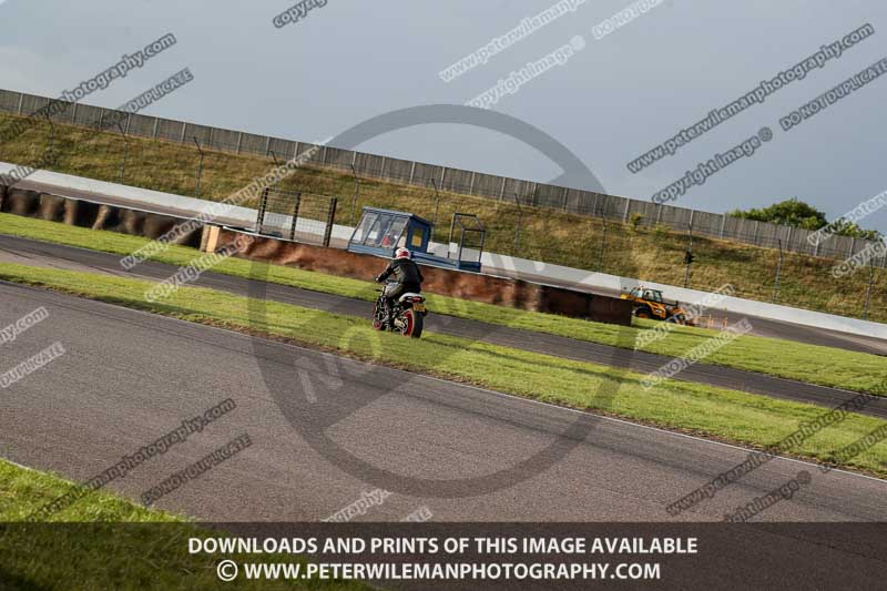 Rockingham no limits trackday;enduro digital images;event digital images;eventdigitalimages;no limits trackdays;peter wileman photography;racing digital images;rockingham raceway northamptonshire;rockingham trackday photographs;trackday digital images;trackday photos