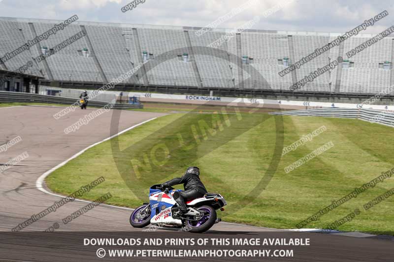 Rockingham no limits trackday;enduro digital images;event digital images;eventdigitalimages;no limits trackdays;peter wileman photography;racing digital images;rockingham raceway northamptonshire;rockingham trackday photographs;trackday digital images;trackday photos
