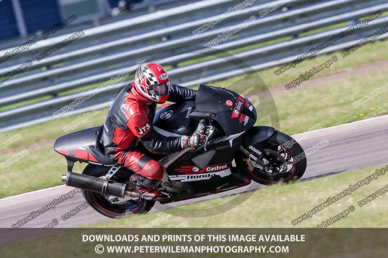 Rockingham no limits trackday;enduro digital images;event digital images;eventdigitalimages;no limits trackdays;peter wileman photography;racing digital images;rockingham raceway northamptonshire;rockingham trackday photographs;trackday digital images;trackday photos