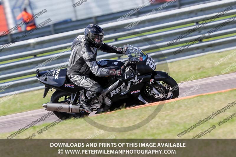 Rockingham no limits trackday;enduro digital images;event digital images;eventdigitalimages;no limits trackdays;peter wileman photography;racing digital images;rockingham raceway northamptonshire;rockingham trackday photographs;trackday digital images;trackday photos