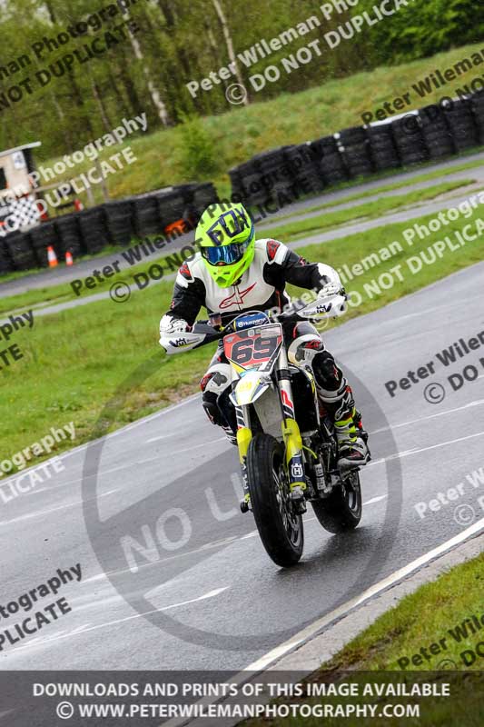 Three Sisters;Three Sisters photographs;Three Sisters trackday photographs;enduro digital images;event digital images;eventdigitalimages;lydden no limits trackday;no limits trackdays;peter wileman photography;racing digital images;trackday digital images;trackday photos