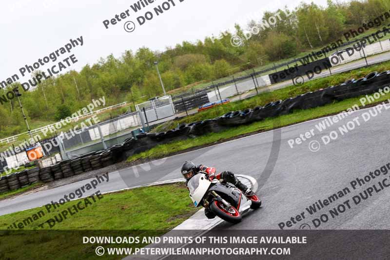 Three Sisters;Three Sisters photographs;Three Sisters trackday photographs;enduro digital images;event digital images;eventdigitalimages;lydden no limits trackday;no limits trackdays;peter wileman photography;racing digital images;trackday digital images;trackday photos