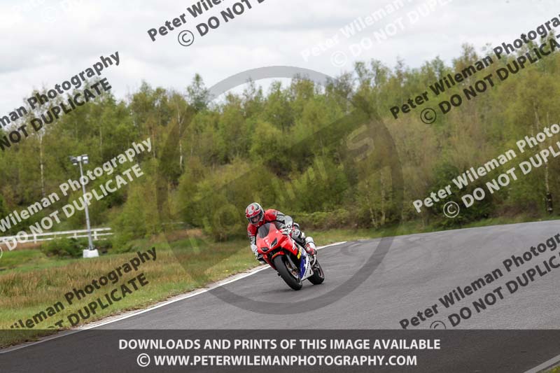 Three Sisters;Three Sisters photographs;Three Sisters trackday photographs;enduro digital images;event digital images;eventdigitalimages;lydden no limits trackday;no limits trackdays;peter wileman photography;racing digital images;trackday digital images;trackday photos