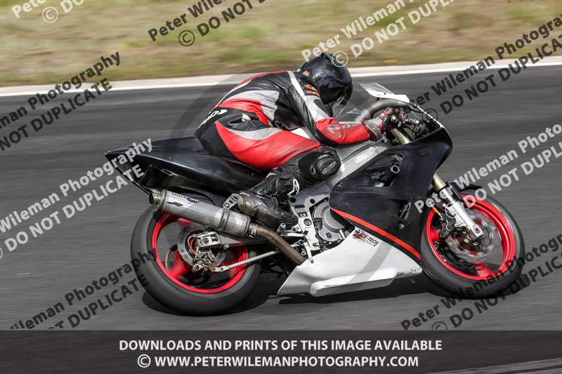 Three Sisters;Three Sisters photographs;Three Sisters trackday photographs;enduro digital images;event digital images;eventdigitalimages;lydden no limits trackday;no limits trackdays;peter wileman photography;racing digital images;trackday digital images;trackday photos