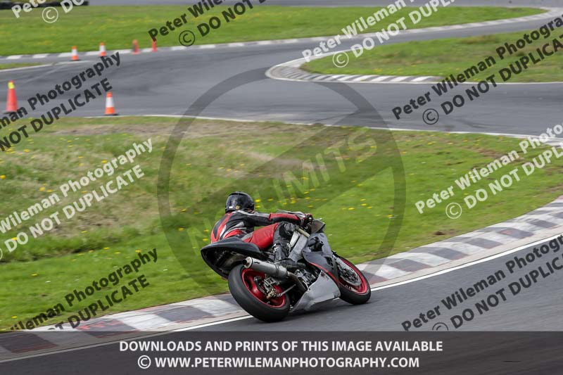 Three Sisters;Three Sisters photographs;Three Sisters trackday photographs;enduro digital images;event digital images;eventdigitalimages;lydden no limits trackday;no limits trackdays;peter wileman photography;racing digital images;trackday digital images;trackday photos