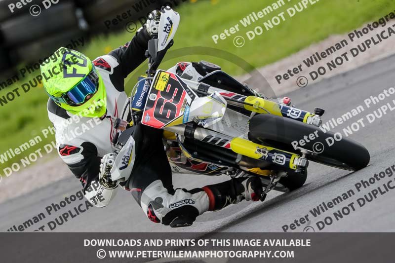 Three Sisters;Three Sisters photographs;Three Sisters trackday photographs;enduro digital images;event digital images;eventdigitalimages;lydden no limits trackday;no limits trackdays;peter wileman photography;racing digital images;trackday digital images;trackday photos
