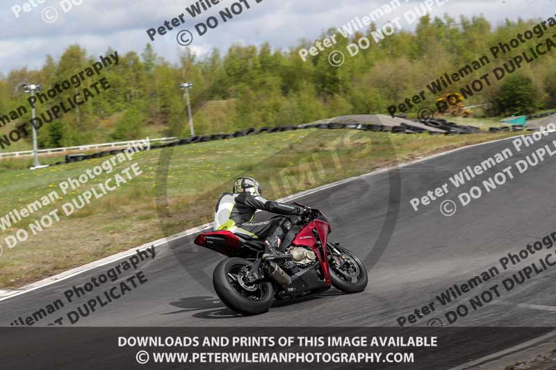 Three Sisters;Three Sisters photographs;Three Sisters trackday photographs;enduro digital images;event digital images;eventdigitalimages;lydden no limits trackday;no limits trackdays;peter wileman photography;racing digital images;trackday digital images;trackday photos