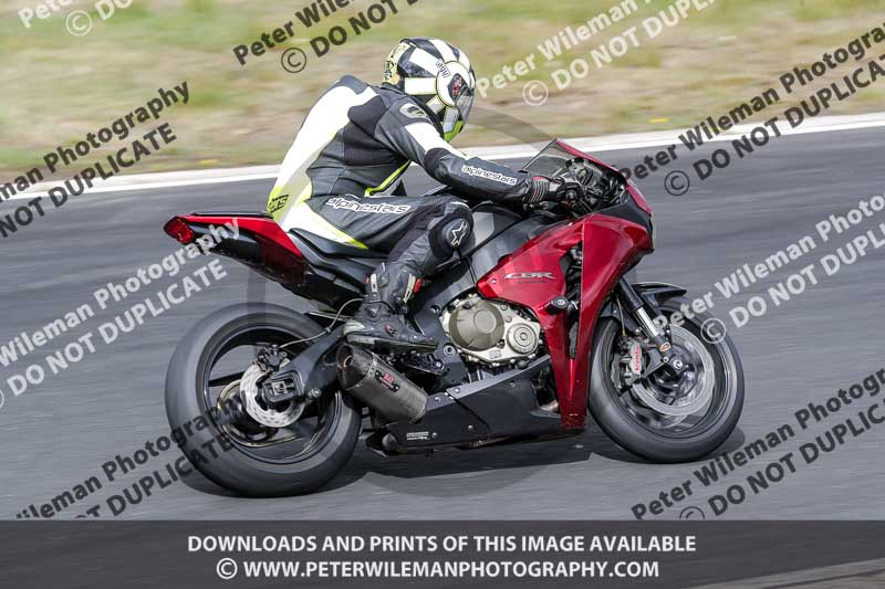 Three Sisters;Three Sisters photographs;Three Sisters trackday photographs;enduro digital images;event digital images;eventdigitalimages;lydden no limits trackday;no limits trackdays;peter wileman photography;racing digital images;trackday digital images;trackday photos