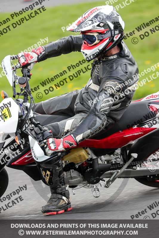 Three Sisters;Three Sisters photographs;Three Sisters trackday photographs;enduro digital images;event digital images;eventdigitalimages;lydden no limits trackday;no limits trackdays;peter wileman photography;racing digital images;trackday digital images;trackday photos