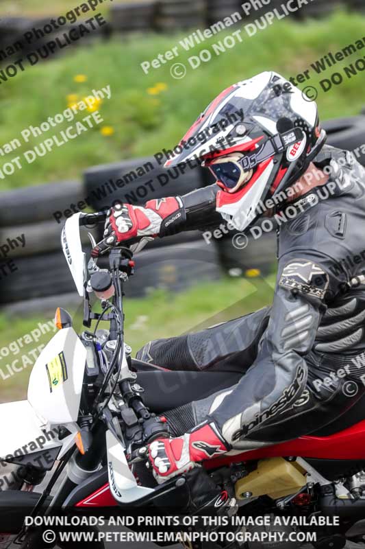 Three Sisters;Three Sisters photographs;Three Sisters trackday photographs;enduro digital images;event digital images;eventdigitalimages;lydden no limits trackday;no limits trackdays;peter wileman photography;racing digital images;trackday digital images;trackday photos