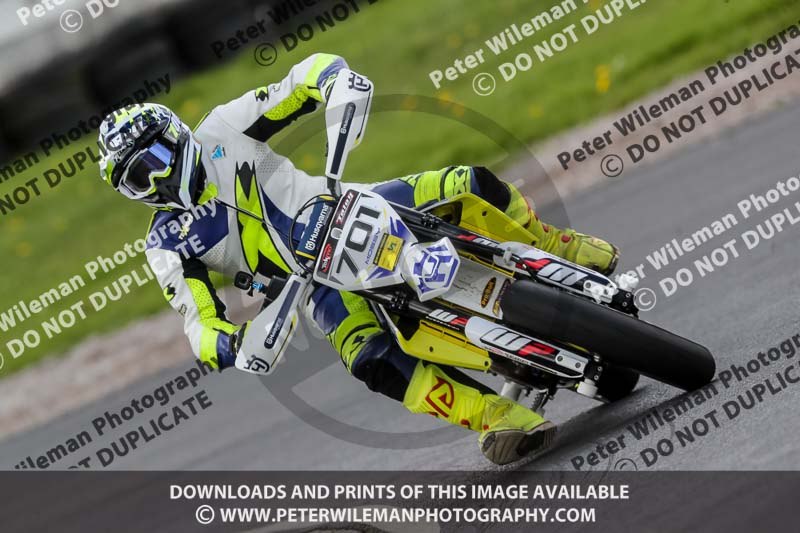 Three Sisters;Three Sisters photographs;Three Sisters trackday photographs;enduro digital images;event digital images;eventdigitalimages;lydden no limits trackday;no limits trackdays;peter wileman photography;racing digital images;trackday digital images;trackday photos
