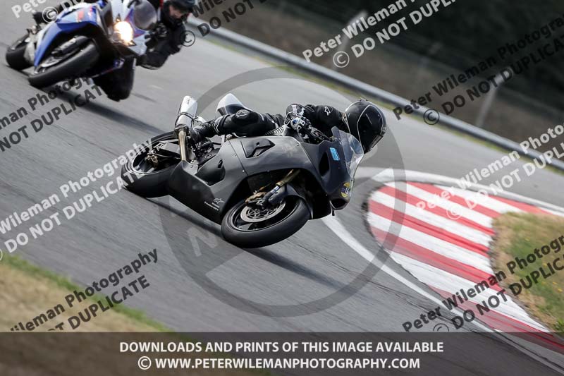 donington no limits trackday;donington park photographs;donington trackday photographs;no limits trackdays;peter wileman photography;trackday digital images;trackday photos