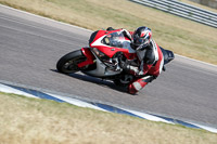 Rockingham-no-limits-trackday;enduro-digital-images;event-digital-images;eventdigitalimages;no-limits-trackdays;peter-wileman-photography;racing-digital-images;rockingham-raceway-northamptonshire;rockingham-trackday-photographs;trackday-digital-images;trackday-photos