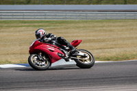 Rockingham-no-limits-trackday;enduro-digital-images;event-digital-images;eventdigitalimages;no-limits-trackdays;peter-wileman-photography;racing-digital-images;rockingham-raceway-northamptonshire;rockingham-trackday-photographs;trackday-digital-images;trackday-photos