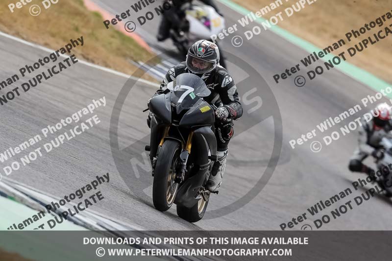 Rockingham no limits trackday;enduro digital images;event digital images;eventdigitalimages;no limits trackdays;peter wileman photography;racing digital images;rockingham raceway northamptonshire;rockingham trackday photographs;trackday digital images;trackday photos