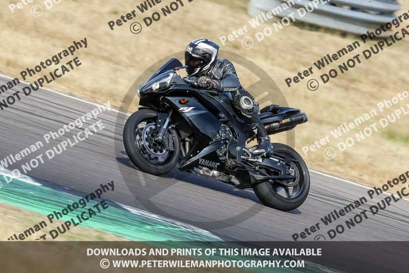 Rockingham no limits trackday;enduro digital images;event digital images;eventdigitalimages;no limits trackdays;peter wileman photography;racing digital images;rockingham raceway northamptonshire;rockingham trackday photographs;trackday digital images;trackday photos