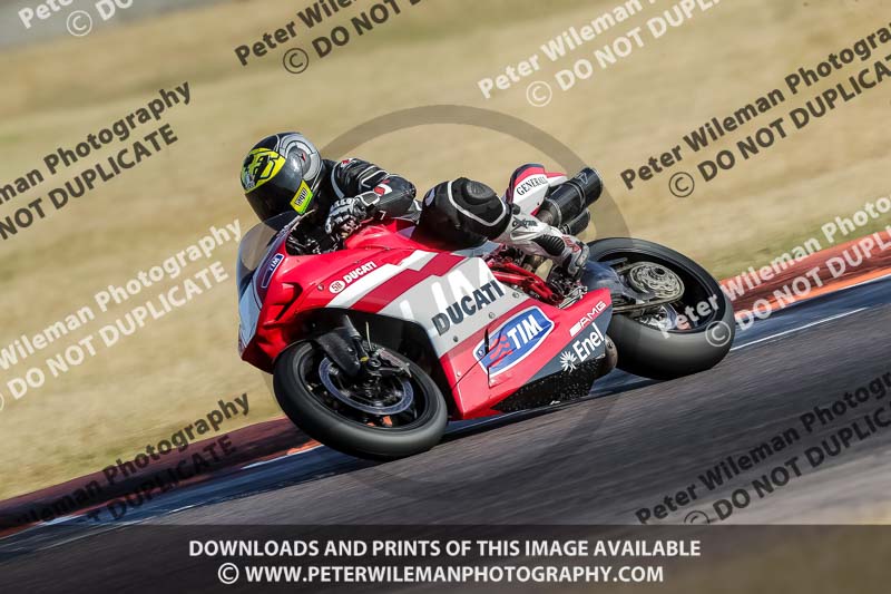Rockingham no limits trackday;enduro digital images;event digital images;eventdigitalimages;no limits trackdays;peter wileman photography;racing digital images;rockingham raceway northamptonshire;rockingham trackday photographs;trackday digital images;trackday photos