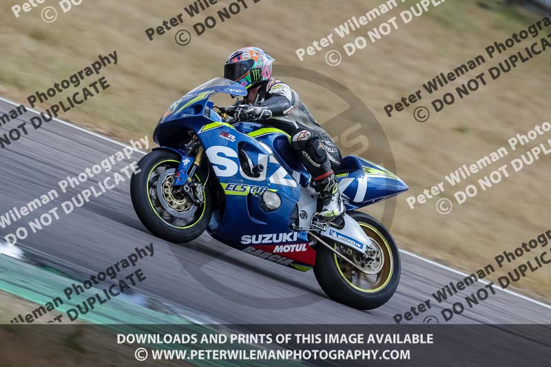 Rockingham no limits trackday;enduro digital images;event digital images;eventdigitalimages;no limits trackdays;peter wileman photography;racing digital images;rockingham raceway northamptonshire;rockingham trackday photographs;trackday digital images;trackday photos