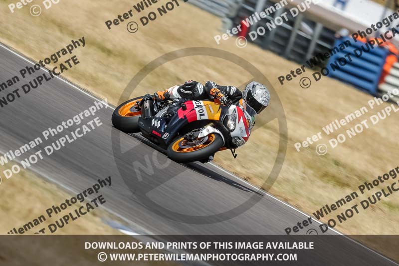 Rockingham no limits trackday;enduro digital images;event digital images;eventdigitalimages;no limits trackdays;peter wileman photography;racing digital images;rockingham raceway northamptonshire;rockingham trackday photographs;trackday digital images;trackday photos