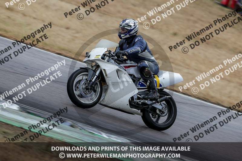 Rockingham no limits trackday;enduro digital images;event digital images;eventdigitalimages;no limits trackdays;peter wileman photography;racing digital images;rockingham raceway northamptonshire;rockingham trackday photographs;trackday digital images;trackday photos