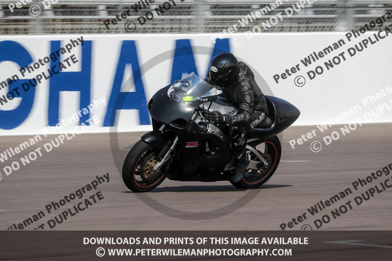 Rockingham no limits trackday;enduro digital images;event digital images;eventdigitalimages;no limits trackdays;peter wileman photography;racing digital images;rockingham raceway northamptonshire;rockingham trackday photographs;trackday digital images;trackday photos