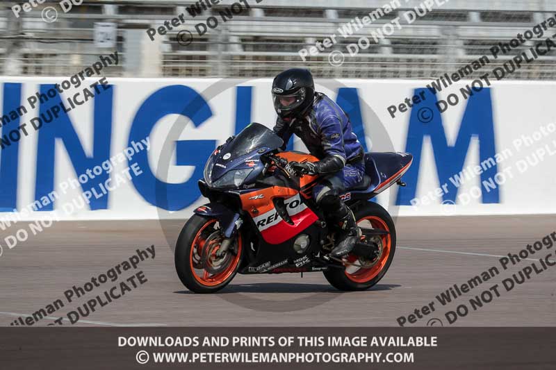 Rockingham no limits trackday;enduro digital images;event digital images;eventdigitalimages;no limits trackdays;peter wileman photography;racing digital images;rockingham raceway northamptonshire;rockingham trackday photographs;trackday digital images;trackday photos