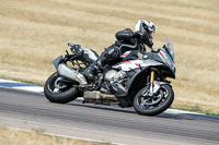 Rockingham-no-limits-trackday;enduro-digital-images;event-digital-images;eventdigitalimages;no-limits-trackdays;peter-wileman-photography;racing-digital-images;rockingham-raceway-northamptonshire;rockingham-trackday-photographs;trackday-digital-images;trackday-photos
