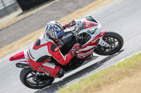 Rockingham-no-limits-trackday;enduro-digital-images;event-digital-images;eventdigitalimages;no-limits-trackdays;peter-wileman-photography;racing-digital-images;rockingham-raceway-northamptonshire;rockingham-trackday-photographs;trackday-digital-images;trackday-photos