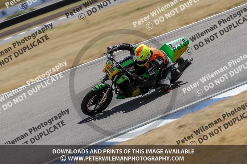 Rockingham no limits trackday;enduro digital images;event digital images;eventdigitalimages;no limits trackdays;peter wileman photography;racing digital images;rockingham raceway northamptonshire;rockingham trackday photographs;trackday digital images;trackday photos